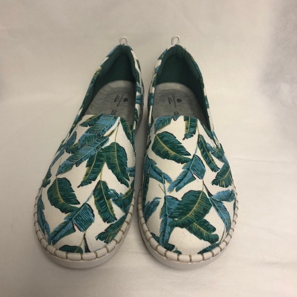 Cloudsteppers by Clarks Slip-on Palm Shoes 8W NWOB Step Glow Jade - Picture 2 of 6